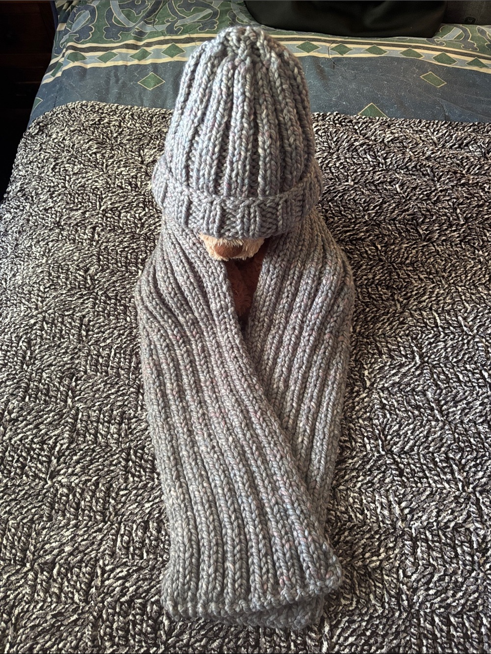 Hand knit ribbed toque & matching scarf